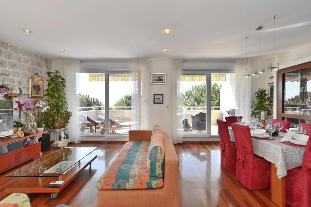 Luxury Seaside Apartment Split Bilik gambar